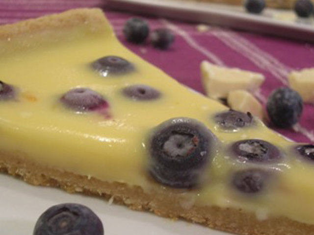 torta fina de chocolate blanco y arándanos 2