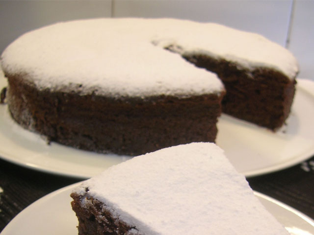 torta húmeda de chocolate y almendras 2
